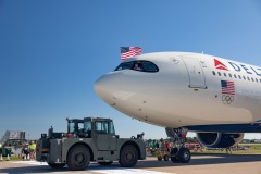 Team USA UND A330 arrives 5
