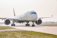 Canada-smoke-Delta-A-350-arrives-