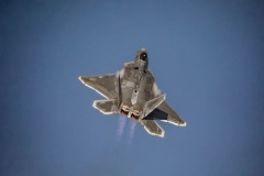 F-22-climbs-out-