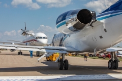 G-IV and 757 nose to nose