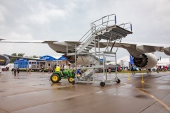 UPS-747-big-bird-big-stairs-