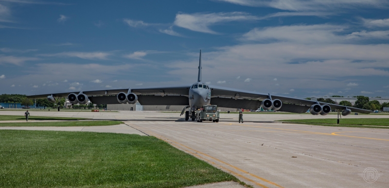 B-52-Bringing-her-in-1