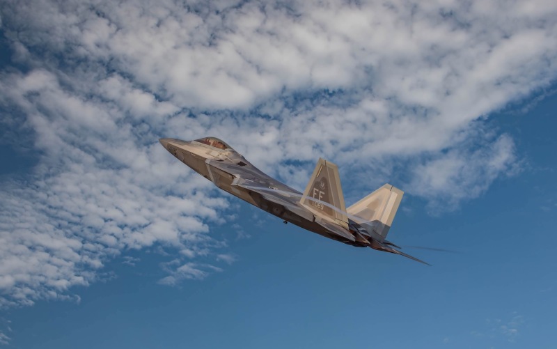 F-22-climbing-out-1-