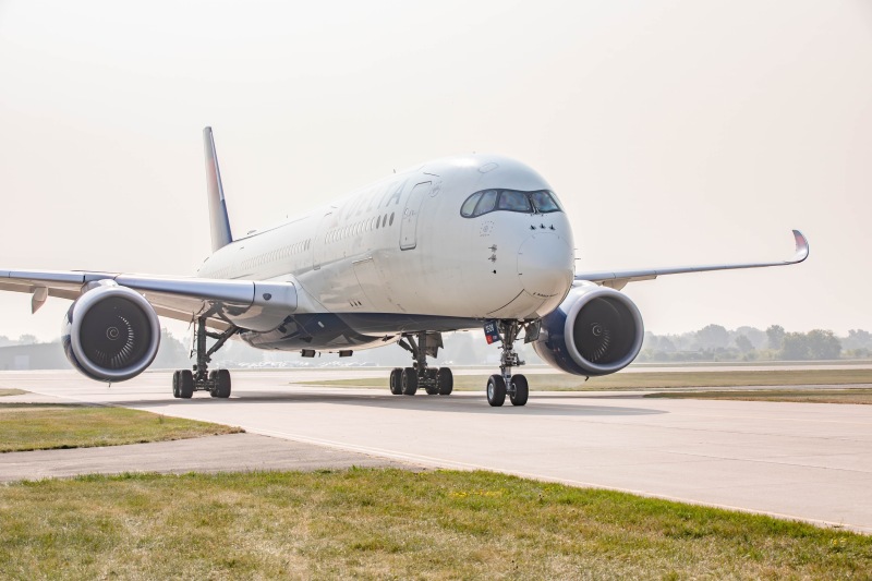 Canada-smoke-Delta-A-350-arrives-