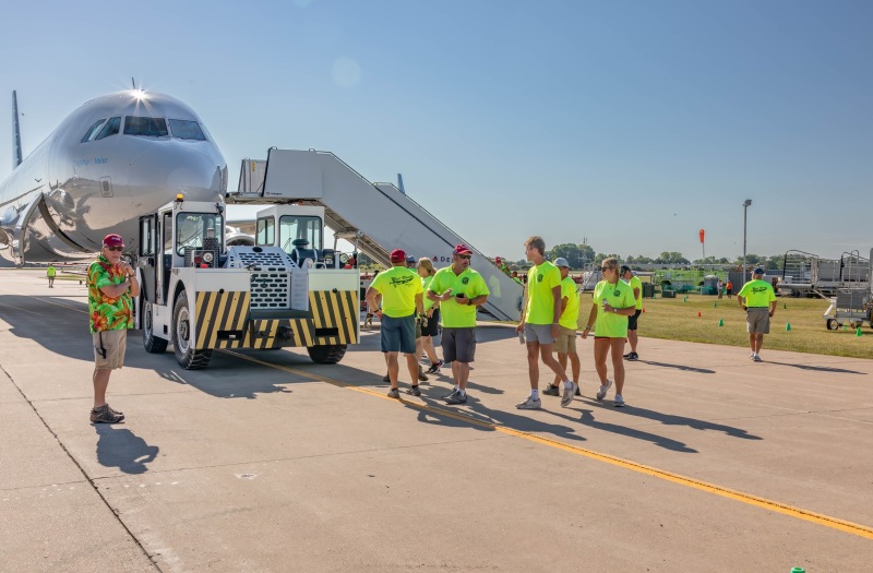 Loading-the-Honor-Flight-for-departure-5-