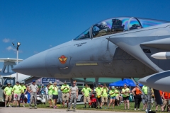 4-F-15Eagle-draws-a-crowd