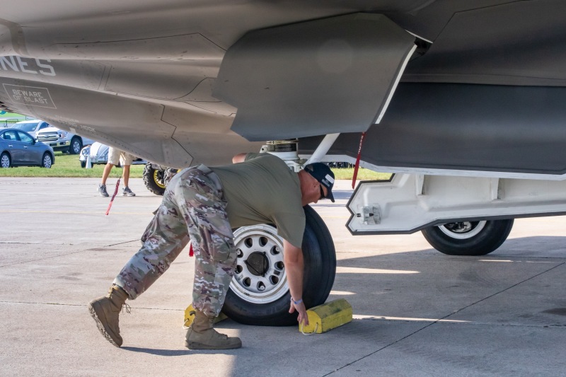 Chocking-the-F-35-