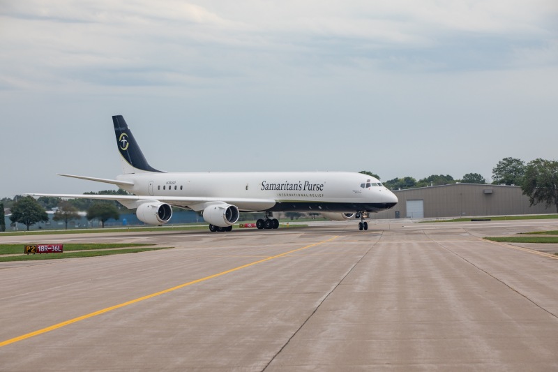 DC-8-Arrives-1-