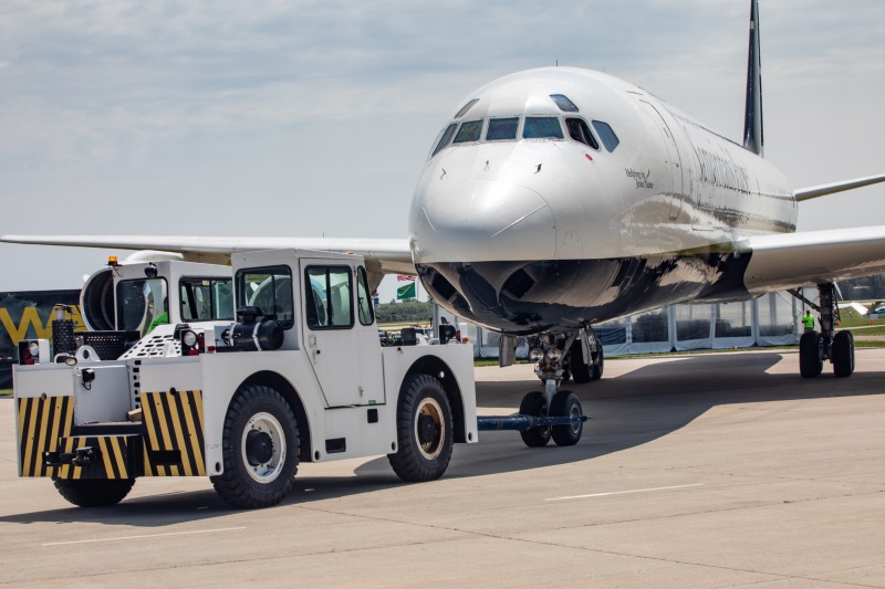 DC-8-Arrives-9-