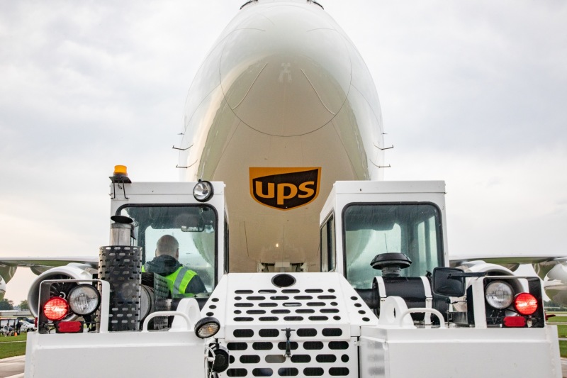 UPS-747-hooked-up-