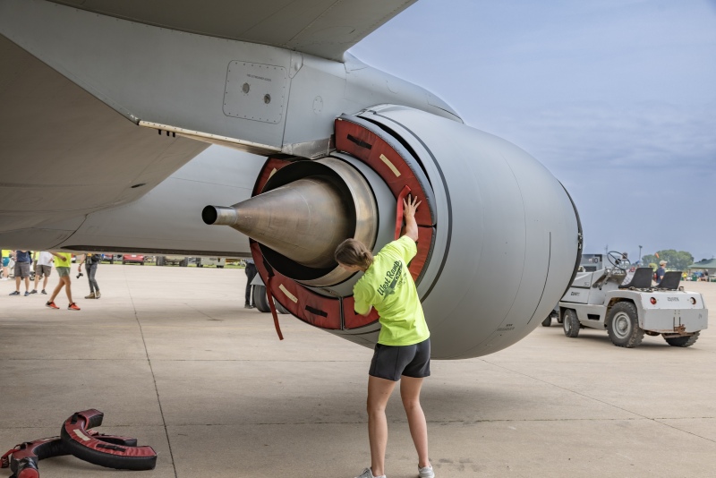 Shelby-secures-the-KC-135-1-