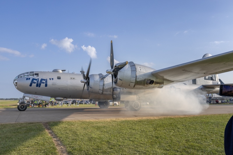 B-29-Smoky-startup-