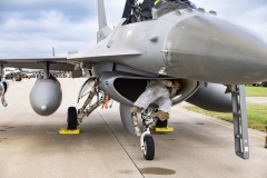 F-16-Swallows-mechanic-