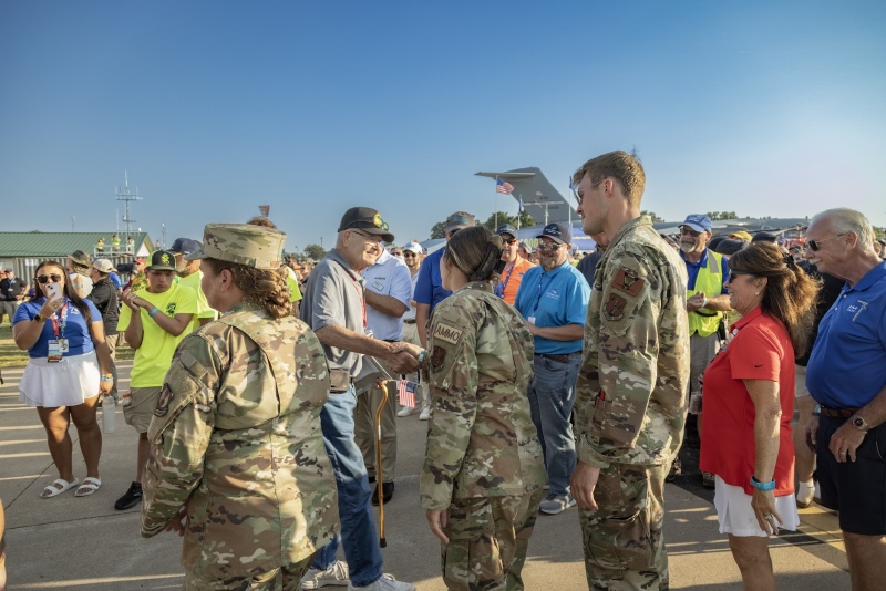 Davis's Greet Honor Flight 2