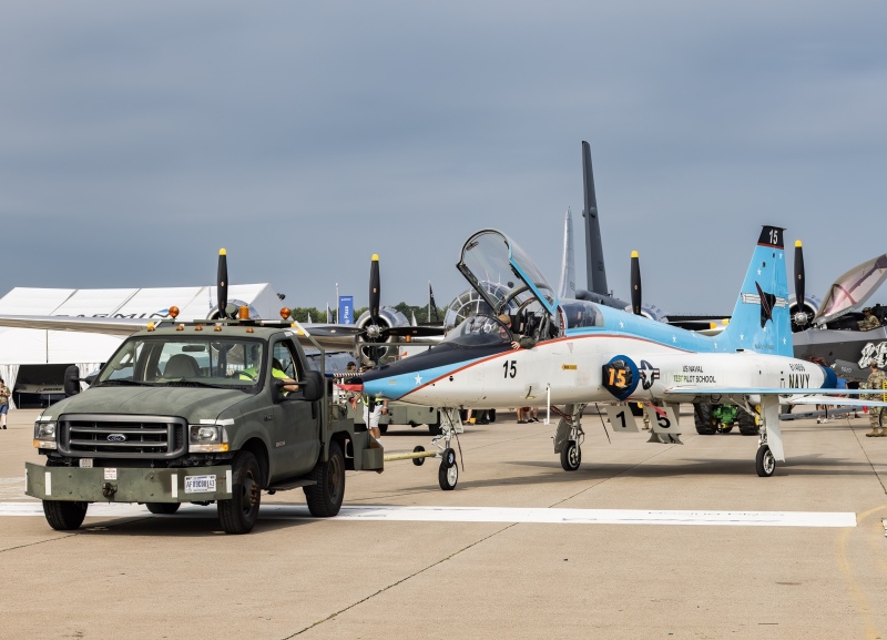 Skor grabs the T-38