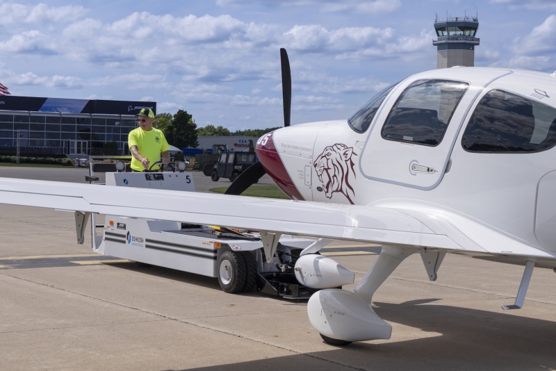 Bob-O-tows-the-Cirrus