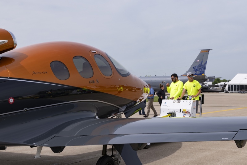 Towing-in-the-jet