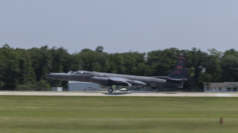 U-2-Touchdown-3