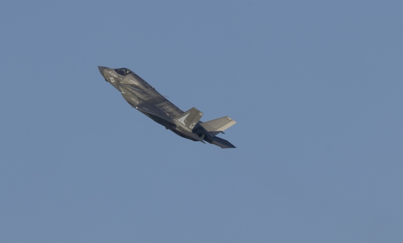 F-35-showing-off