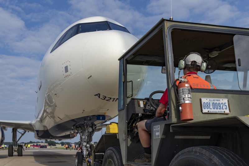 Nate-and-Joe-on-the-Delta-A321-2