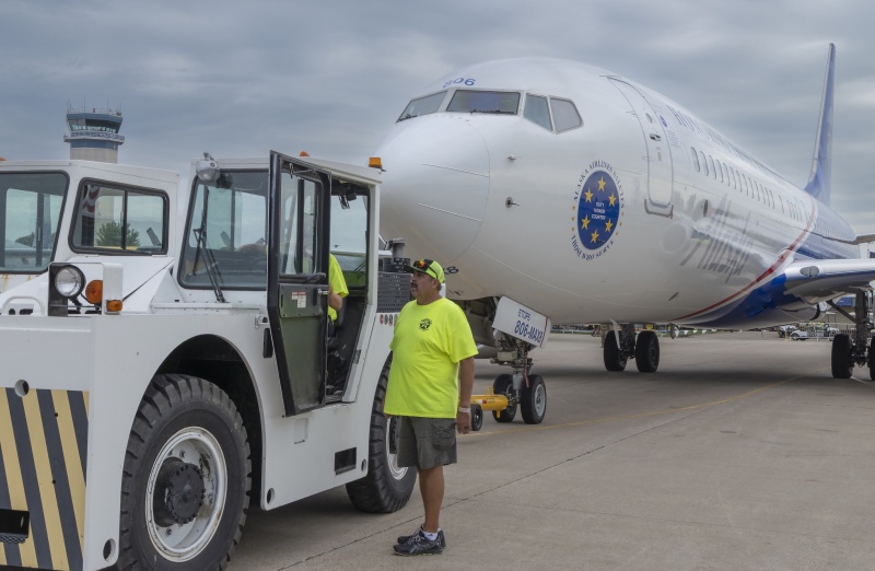 Aaron-on-the-737