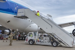 747-positioning-the-airstairs