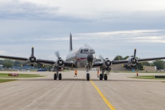 C-54-Candy-Bomber-arrives-1