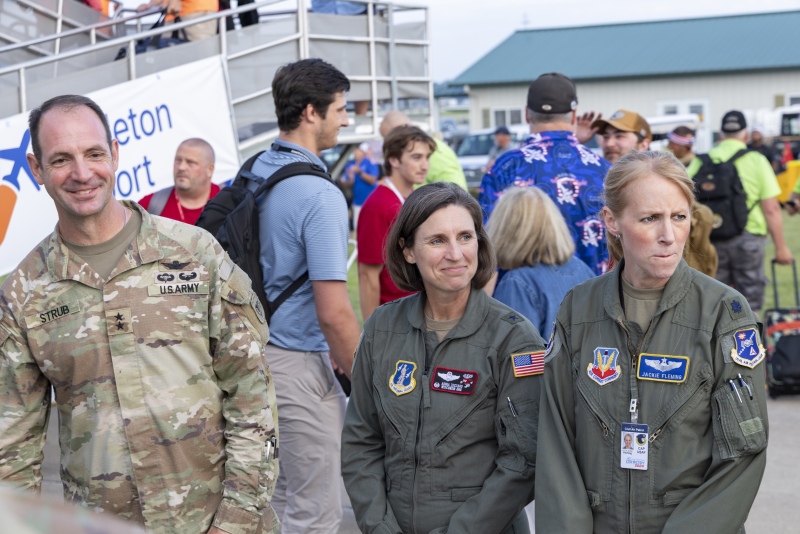 Honot-Flight-Brass-ready-to-greet