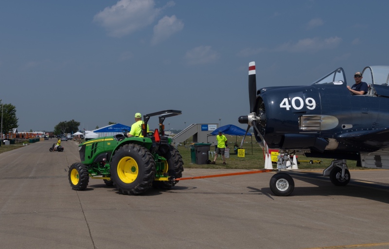 Skor-pulls-the-ar-bird-