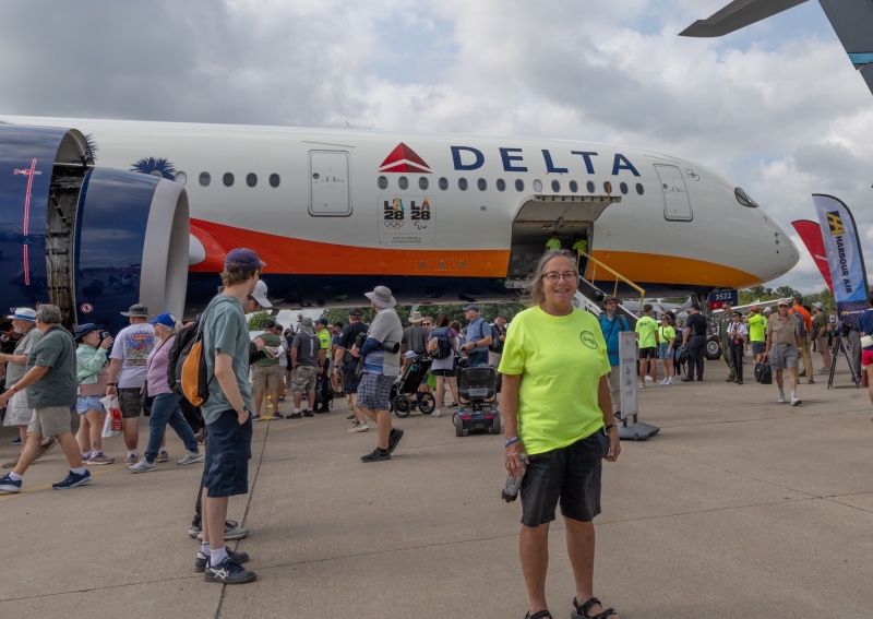 Connie-works-the-Delta-crowd-