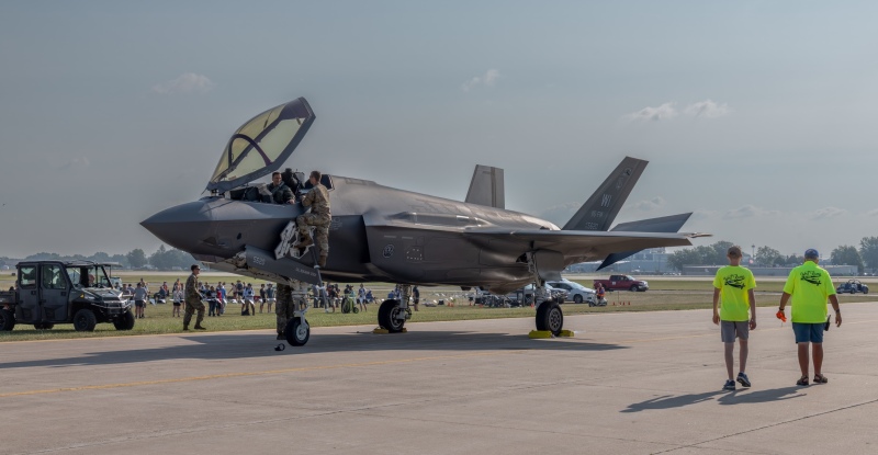 F-35s-arrive-on-the-ramp-2-