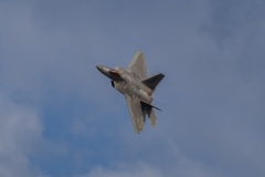F-22-cranking-and-banking