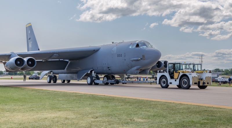 B-52-on-teh-throat-2-