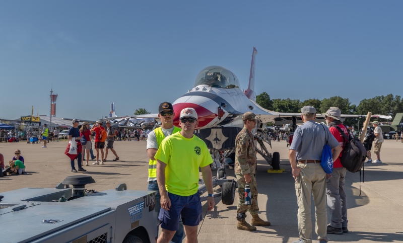 Moving-the-F-16-in-a-crowd-
