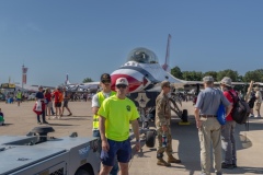 Moving-the-F-16-in-a-crowd-