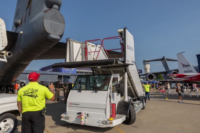 B-52-Packing-the-Drag-Chute-two-airstairs-2-