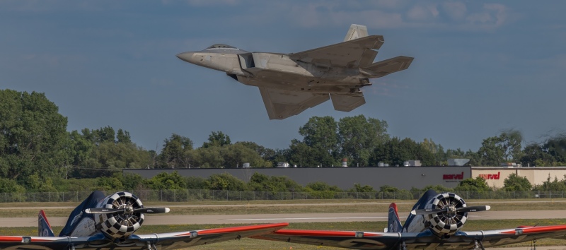 F-22-Noisy-takeoff-
