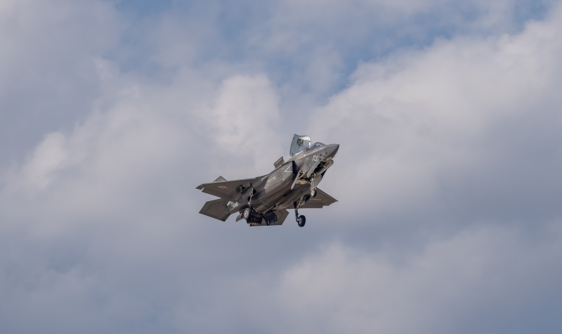 F-35-hover