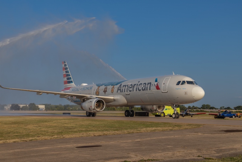 Honor-flight-arrives-2-