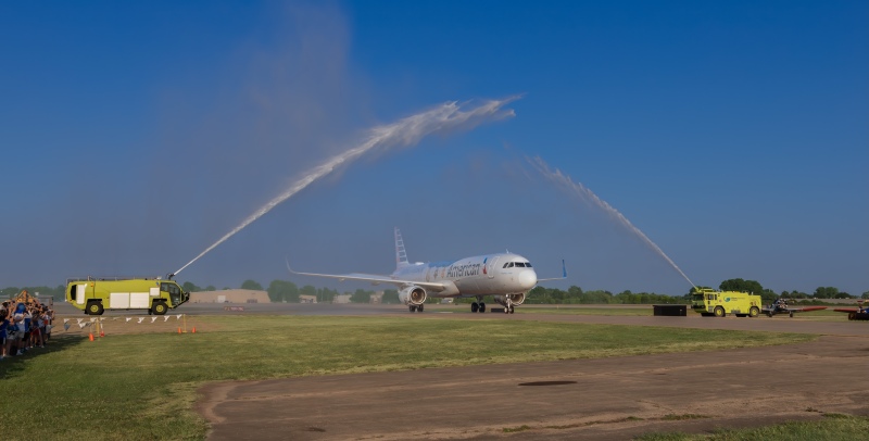 Honor-flight-arrives