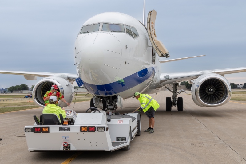 Boeing-BBJ-arrives-3-