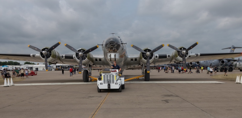 Clear-the-Ramp-Beautiful-B-17-heads-out-2-