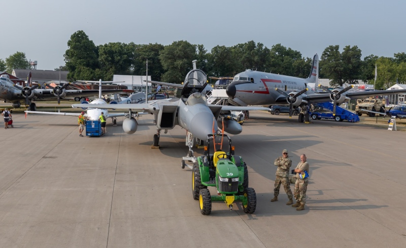 Clear-the-Ramp-ready-to-pull-the-F-15-